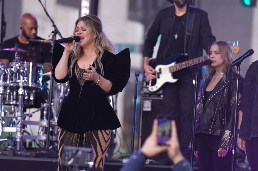 kelly clarkson weight loss